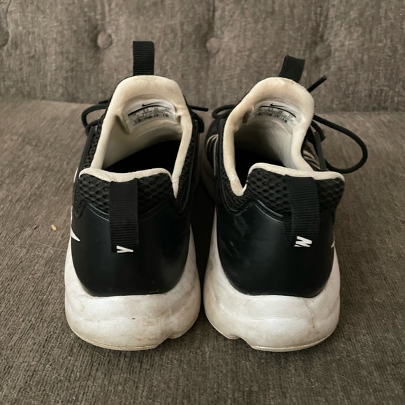 Nike Darwin running shoes women’s size 8 - Picture 4 of 4